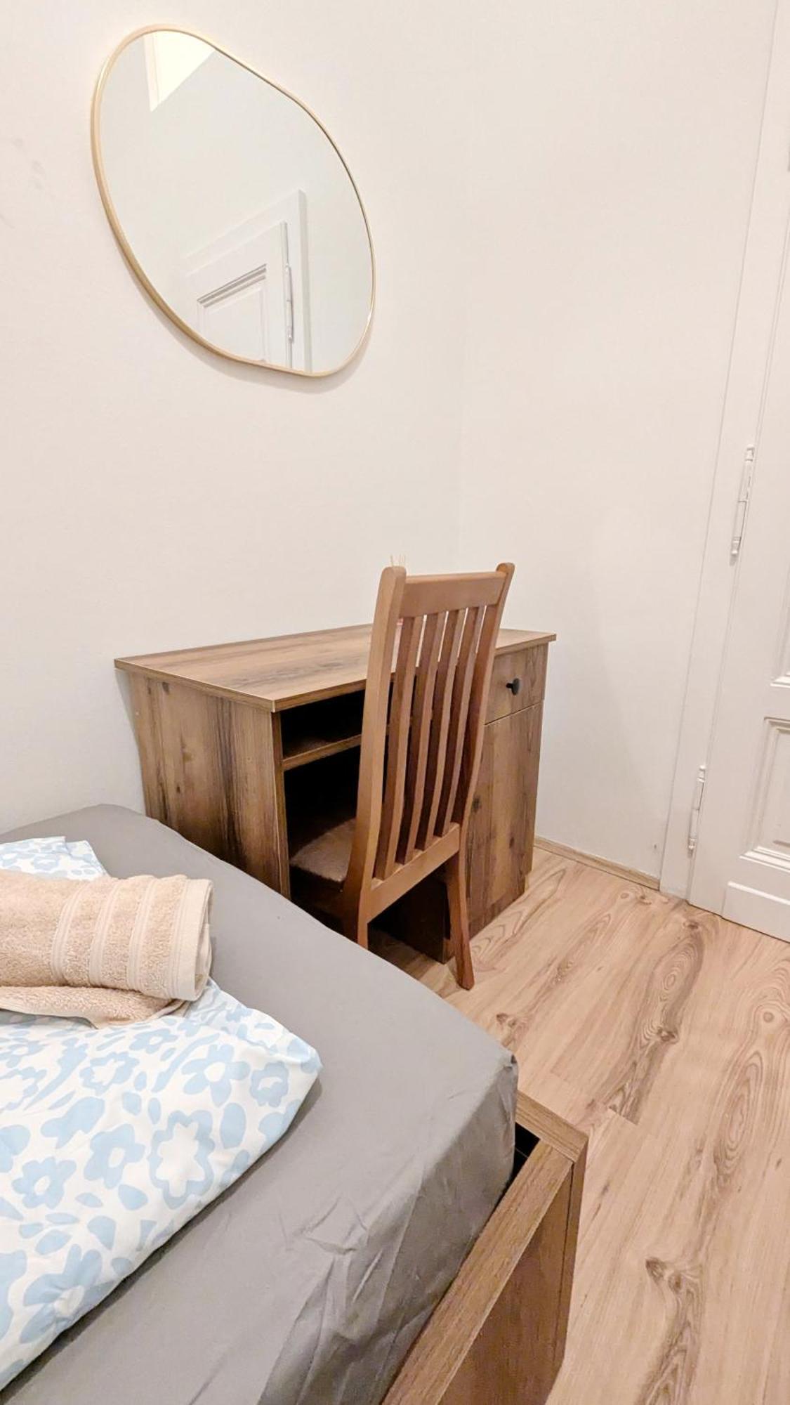Cozy 15 Minutes Form Airport Homestay Vienna